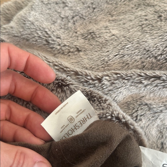 Threshold Plush Faux Fur Throw Blanket weighted - Picture 2 of 4